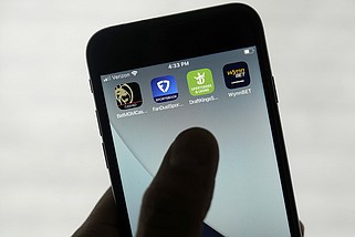 FanDuel, DraftKings and other online gambling apps are displayed on a phone in San Francisco in this Sept. 26, 2022 file photo. (AP/Jeff Chiu)